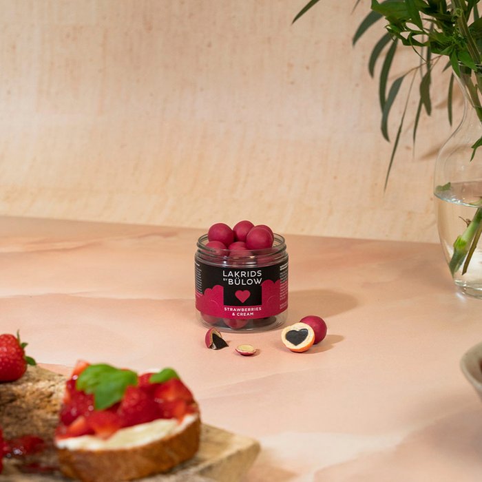 Lakrids Limited Edition: LOVE - STRAWBERRIES & CREAM (small)