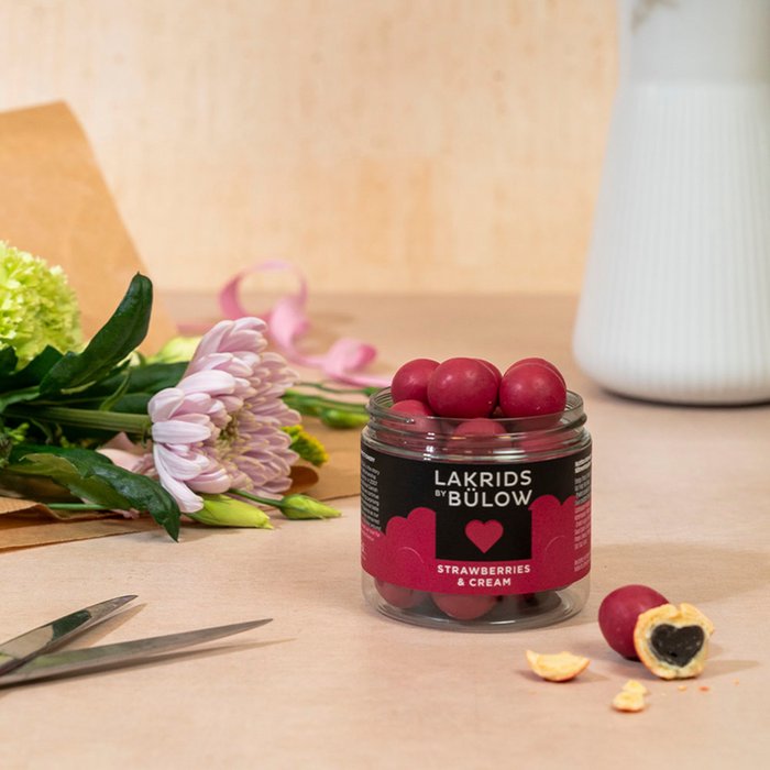 Lakrids Limited Edition: LOVE - STRAWBERRIES & CREAM (small)