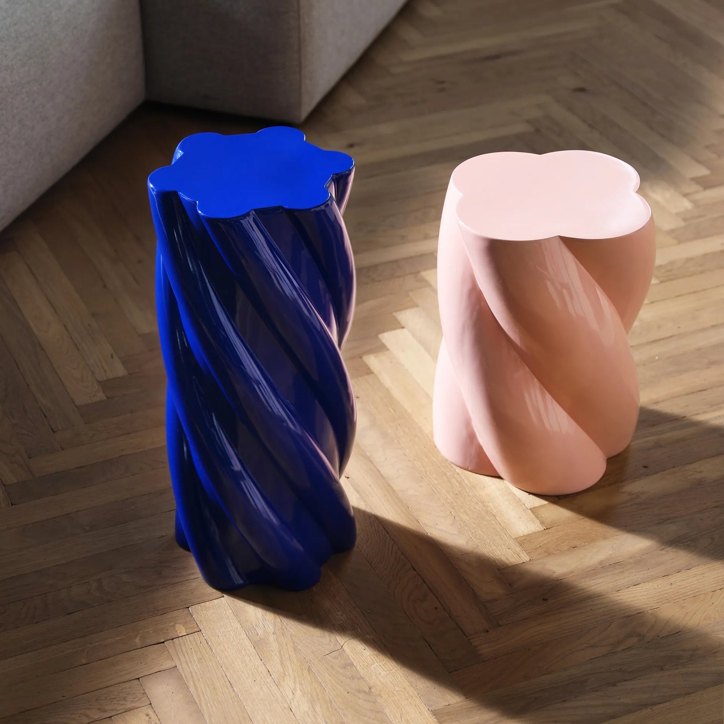 &klevering - Beistelltisch "Pillar Marshmallow Blue"