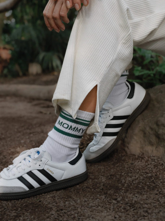 Striped Mommy-Socken (weiß/grün) Famvibes